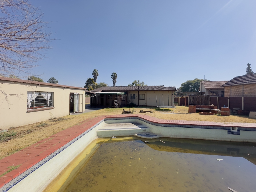 3 Bedroom Property for Sale in Verwoerdpark Gauteng