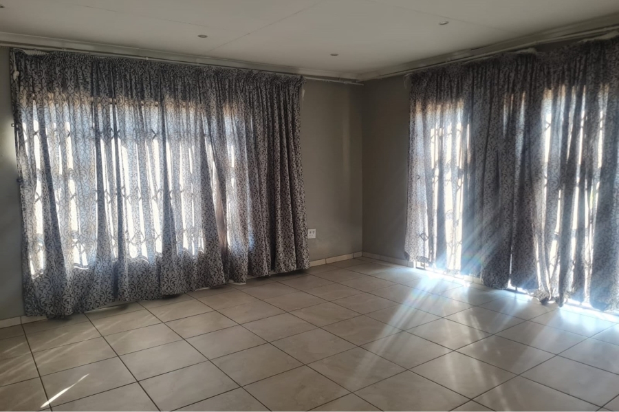 3 Bedroom Property for Sale in Klippoortjie Gauteng