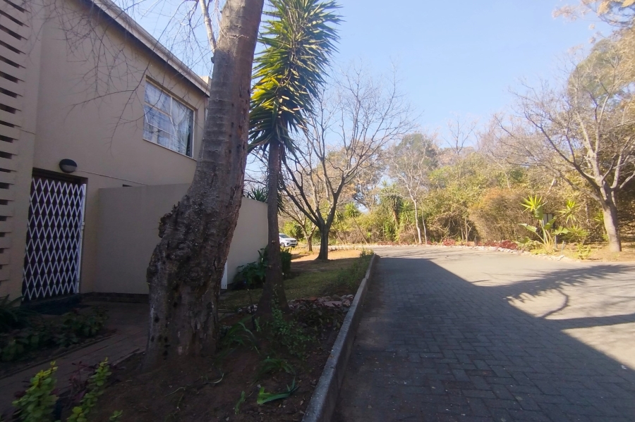 2 Bedroom Property for Sale in Fourways Gardens Gauteng