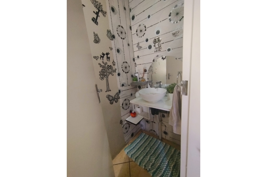 2 Bedroom Property for Sale in Fourways Gardens Gauteng