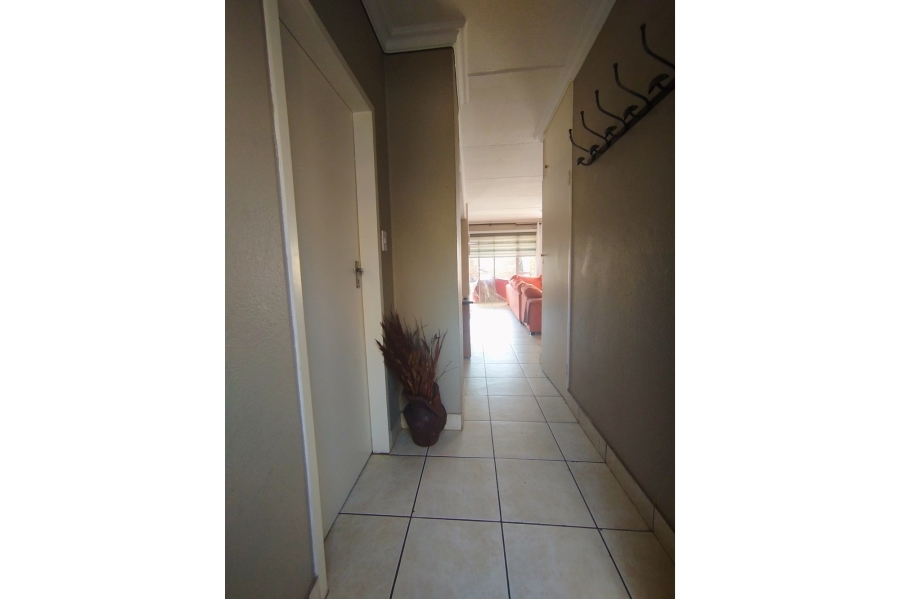 2 Bedroom Property for Sale in Fourways Gardens Gauteng