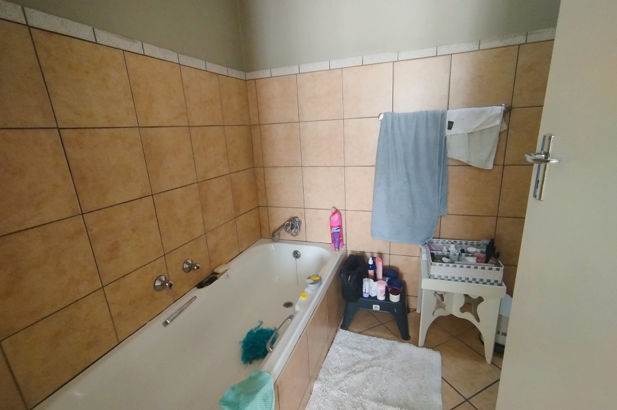 2 Bedroom Property for Sale in Fourways Gardens Gauteng