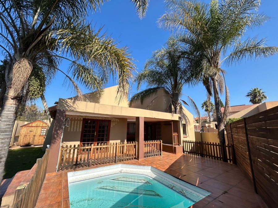 To Let 2 Bedroom Property for Rent in North Riding Gauteng