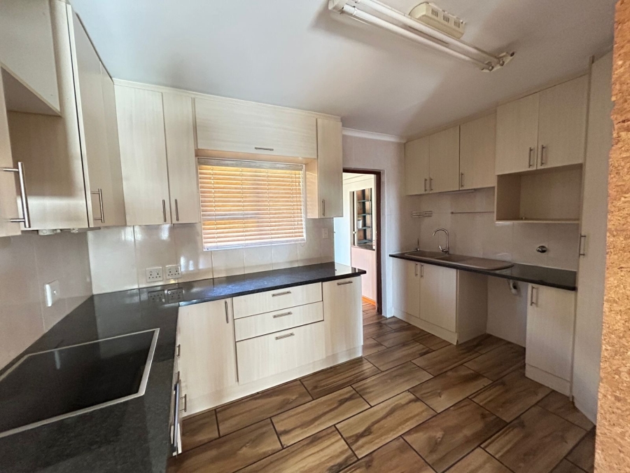 To Let 2 Bedroom Property for Rent in North Riding Gauteng