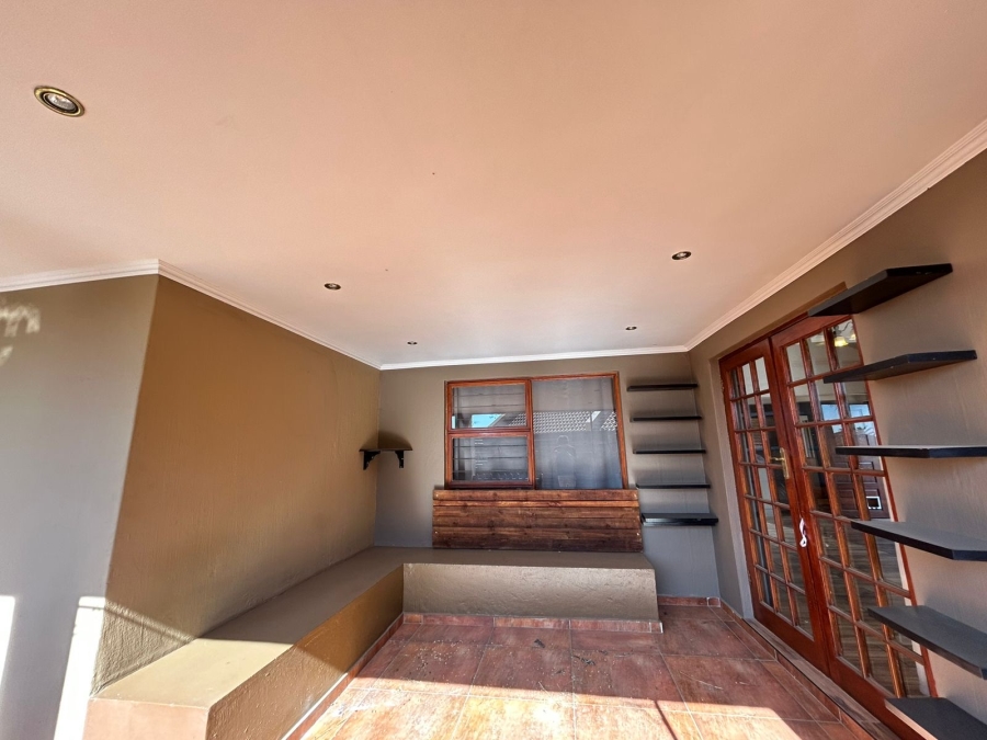 To Let 2 Bedroom Property for Rent in North Riding Gauteng