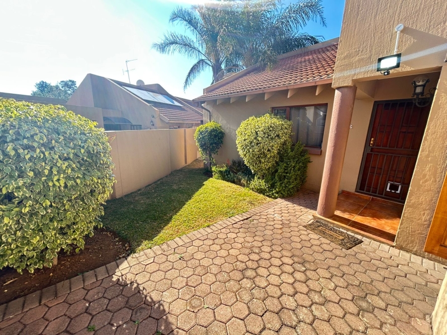 To Let 2 Bedroom Property for Rent in North Riding Gauteng