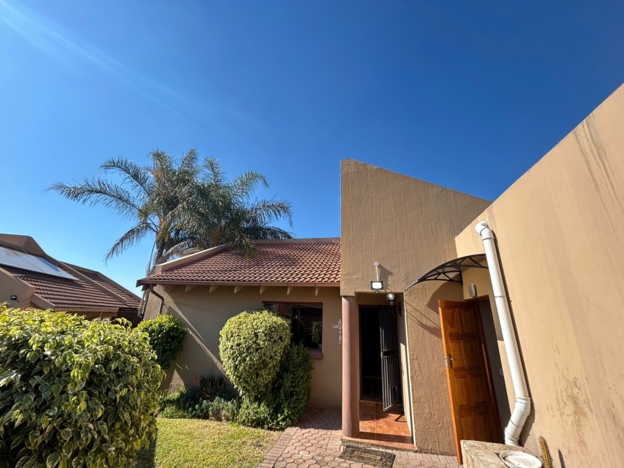 To Let 2 Bedroom Property for Rent in North Riding Gauteng