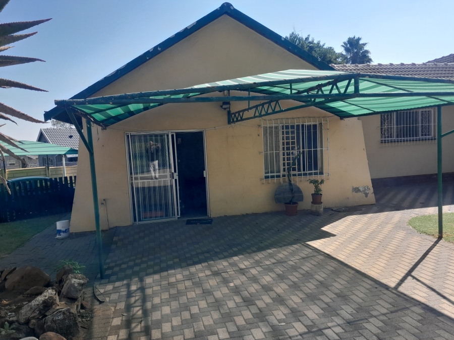 To Let 1 Bedroom Property for Rent in Brackendowns Gauteng