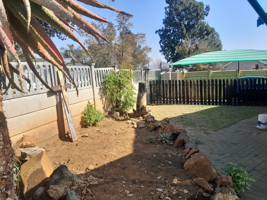 To Let 1 Bedroom Property for Rent in Brackendowns Gauteng
