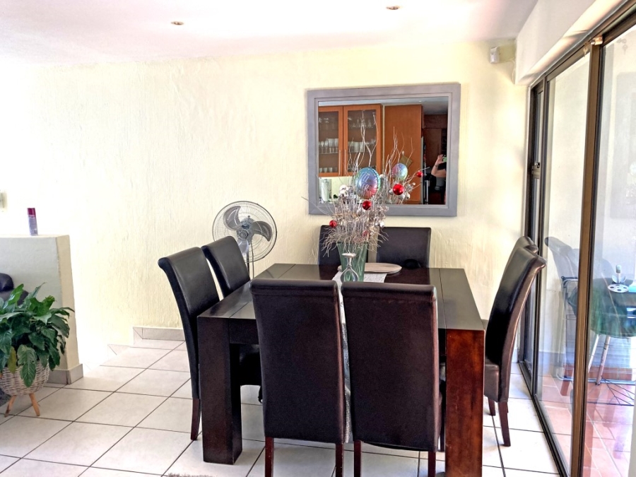 To Let 2 Bedroom Property for Rent in Waverley Gauteng