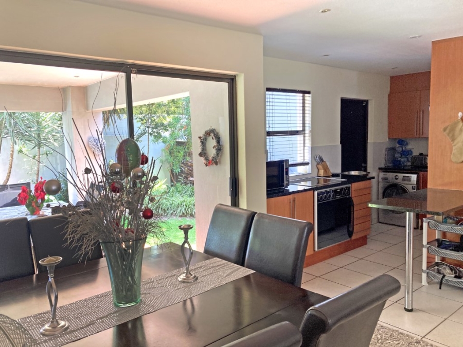 To Let 2 Bedroom Property for Rent in Waverley Gauteng