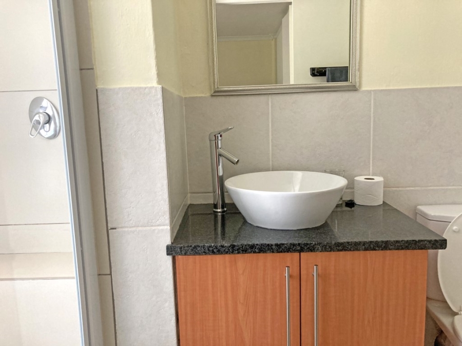 To Let 2 Bedroom Property for Rent in Waverley Gauteng