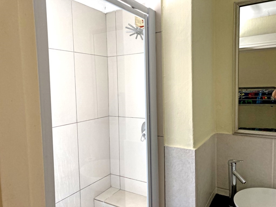 To Let 2 Bedroom Property for Rent in Waverley Gauteng