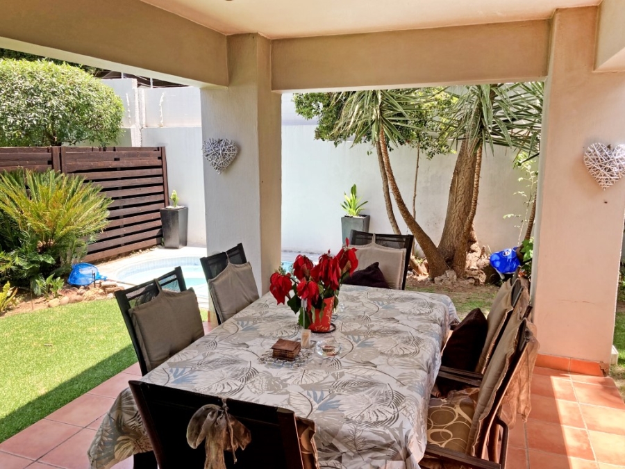 To Let 2 Bedroom Property for Rent in Waverley Gauteng