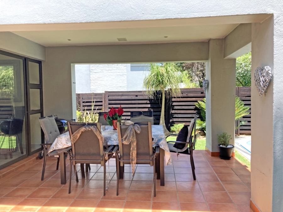 To Let 2 Bedroom Property for Rent in Waverley Gauteng