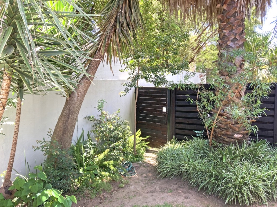 To Let 2 Bedroom Property for Rent in Waverley Gauteng