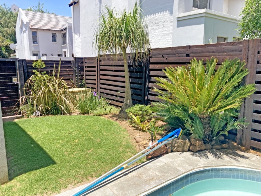 To Let 2 Bedroom Property for Rent in Waverley Gauteng