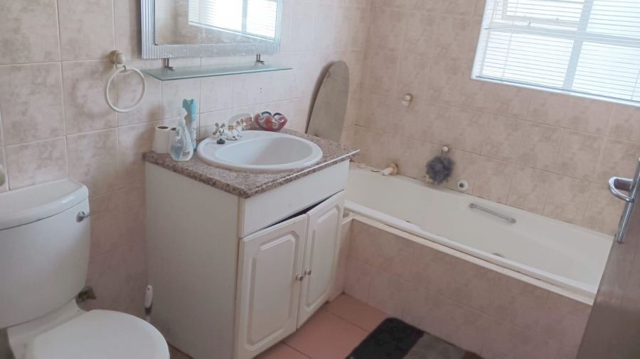 3 Bedroom Property for Sale in Birchleigh North Gauteng