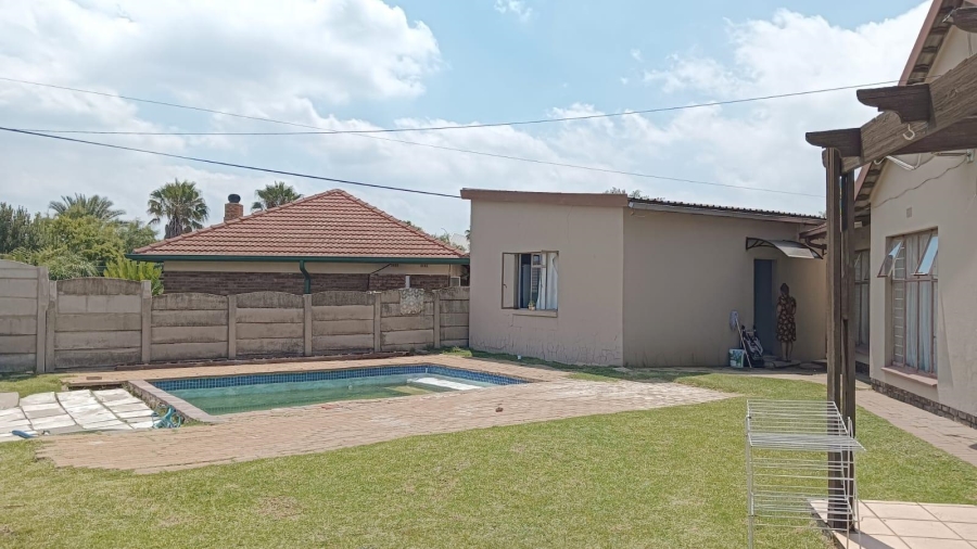 3 Bedroom Property for Sale in Birchleigh North Gauteng