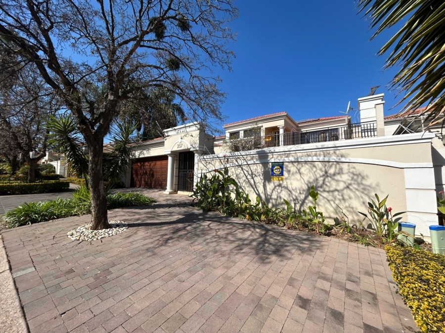 4 Bedroom Property for Sale in Nieuw Muckleneuk Gauteng