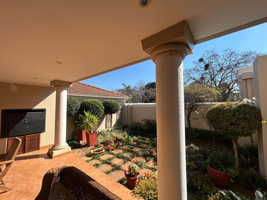 4 Bedroom Property for Sale in Nieuw Muckleneuk Gauteng