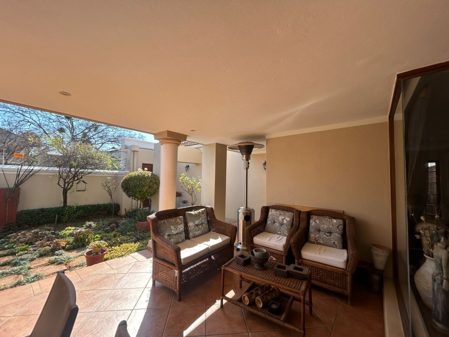 4 Bedroom Property for Sale in Nieuw Muckleneuk Gauteng