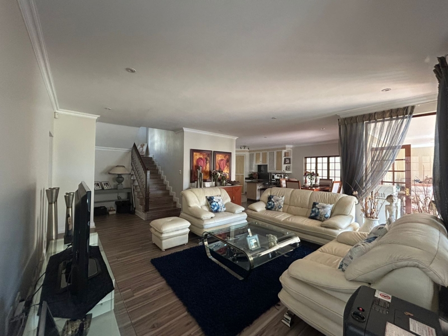 4 Bedroom Property for Sale in Nieuw Muckleneuk Gauteng