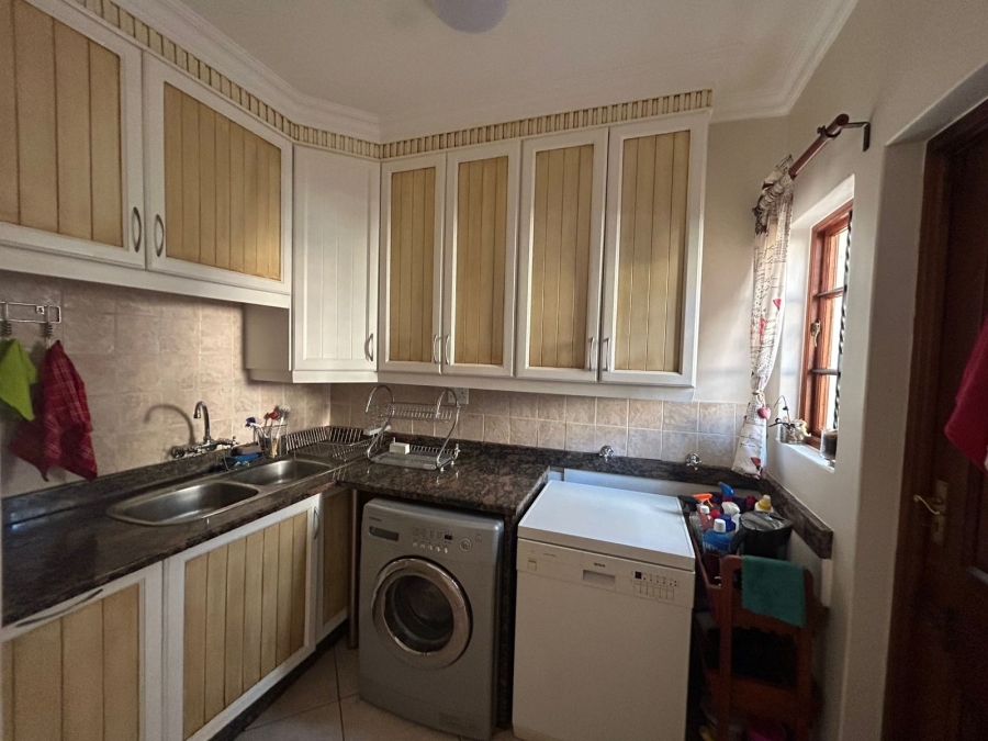 4 Bedroom Property for Sale in Nieuw Muckleneuk Gauteng
