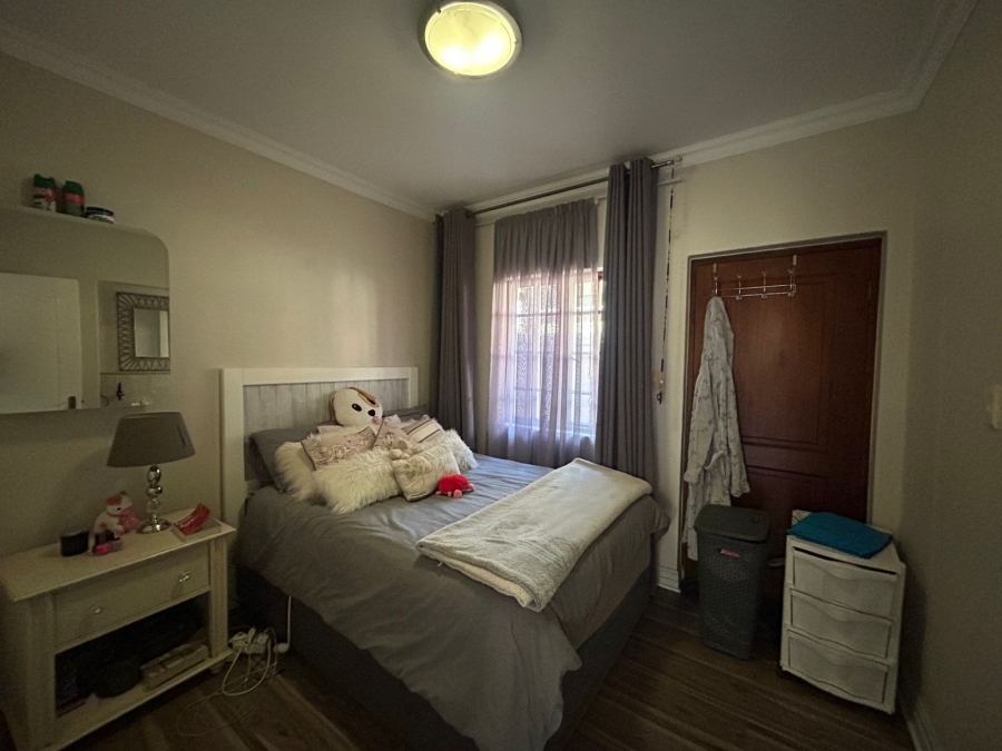 4 Bedroom Property for Sale in Nieuw Muckleneuk Gauteng