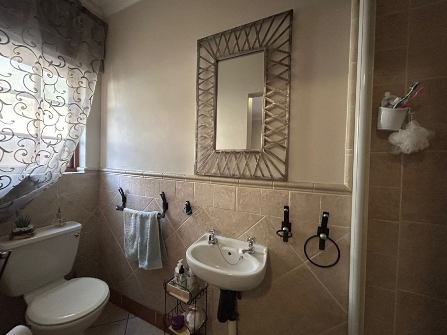 4 Bedroom Property for Sale in Nieuw Muckleneuk Gauteng