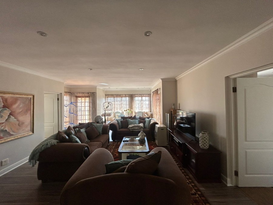 4 Bedroom Property for Sale in Nieuw Muckleneuk Gauteng