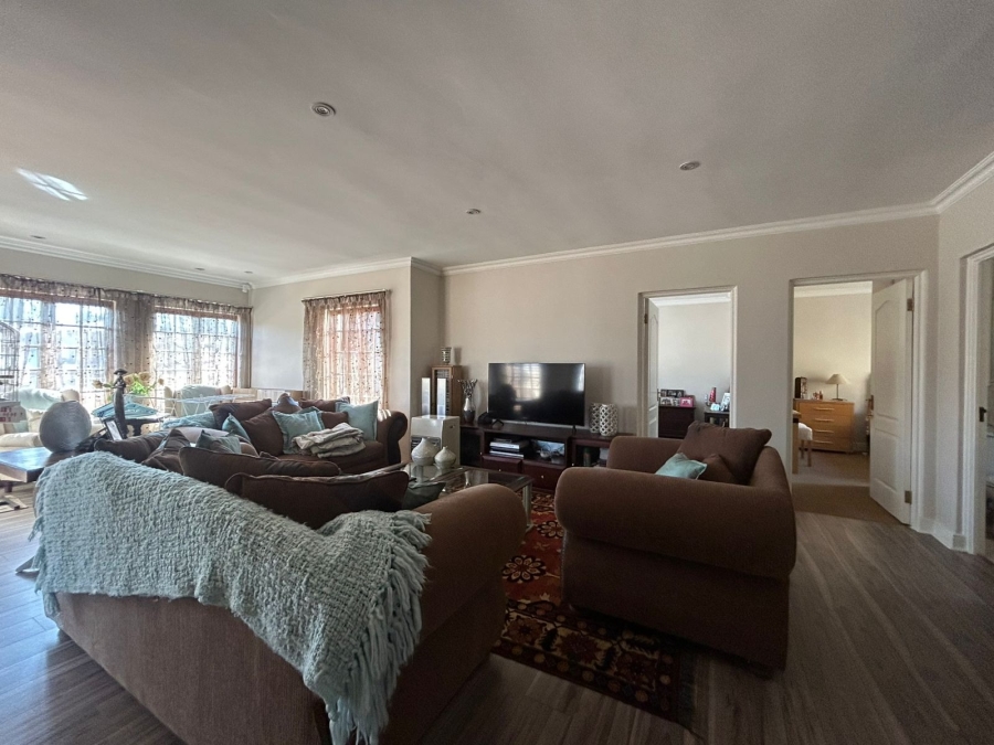 4 Bedroom Property for Sale in Nieuw Muckleneuk Gauteng