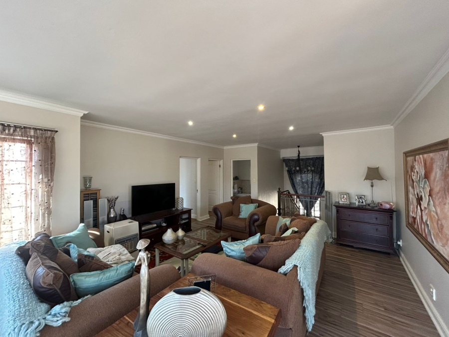 4 Bedroom Property for Sale in Nieuw Muckleneuk Gauteng