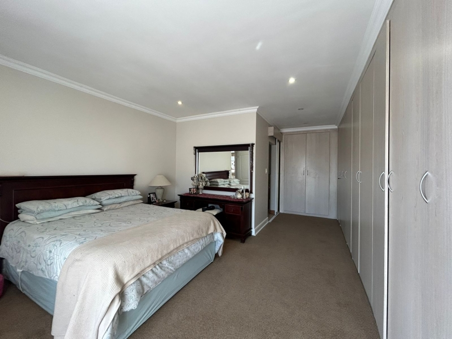 4 Bedroom Property for Sale in Nieuw Muckleneuk Gauteng