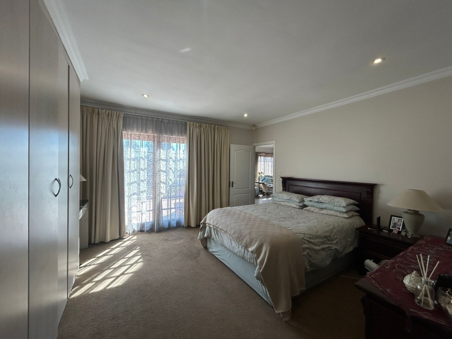 4 Bedroom Property for Sale in Nieuw Muckleneuk Gauteng