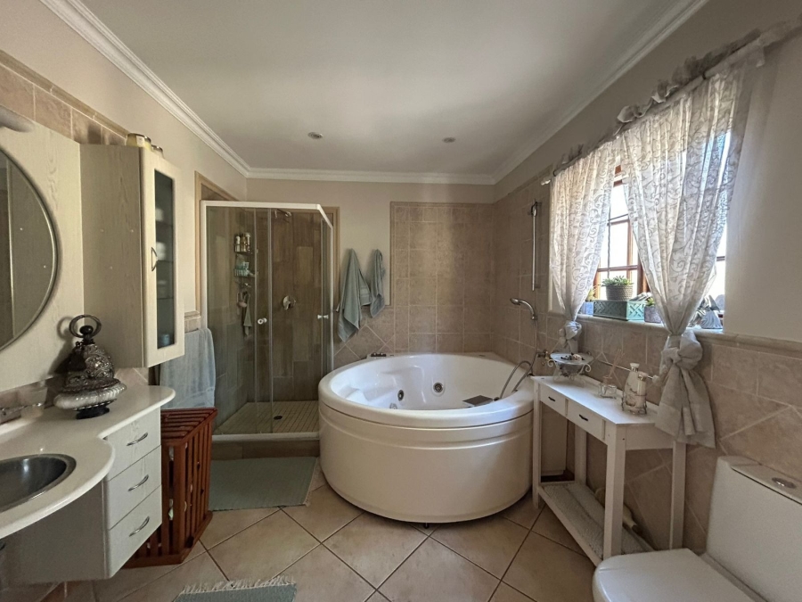 4 Bedroom Property for Sale in Nieuw Muckleneuk Gauteng