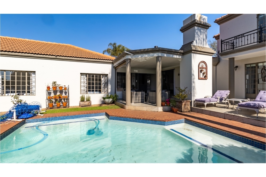 4 Bedroom Property for Sale in Eldoraigne Gauteng