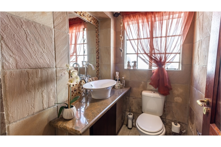 4 Bedroom Property for Sale in Eldoraigne Gauteng