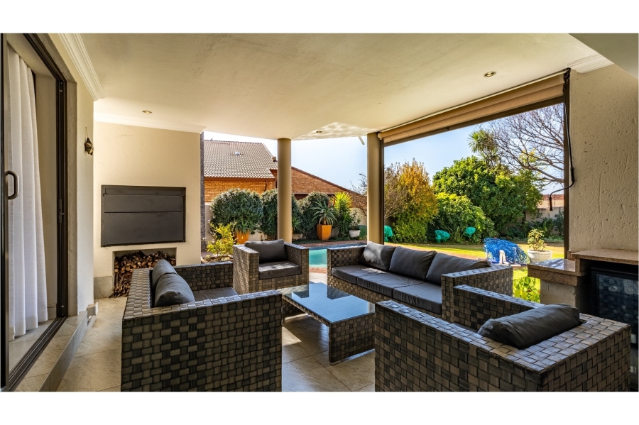 4 Bedroom Property for Sale in Eldoraigne Gauteng