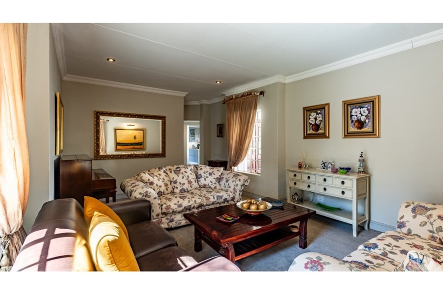 4 Bedroom Property for Sale in Eldoraigne Gauteng