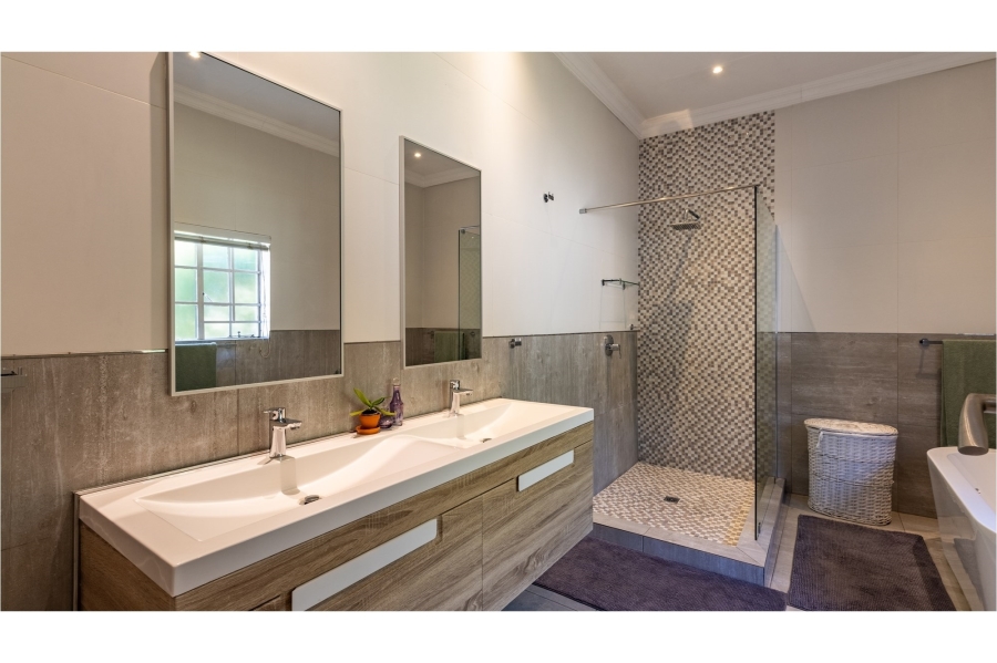 4 Bedroom Property for Sale in Eldoraigne Gauteng
