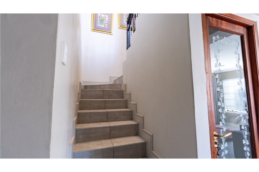 4 Bedroom Property for Sale in Eldoraigne Gauteng