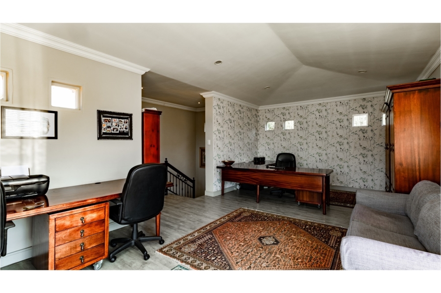 4 Bedroom Property for Sale in Eldoraigne Gauteng