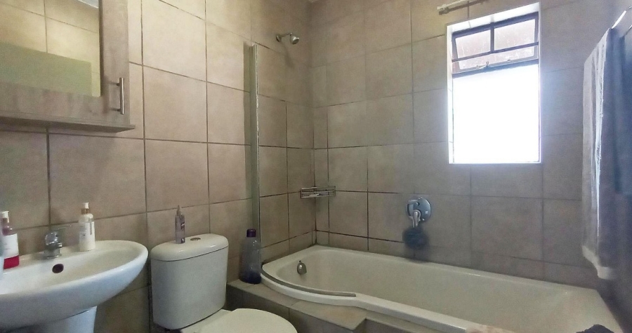 2 Bedroom Property for Sale in Montana Tuine Gauteng