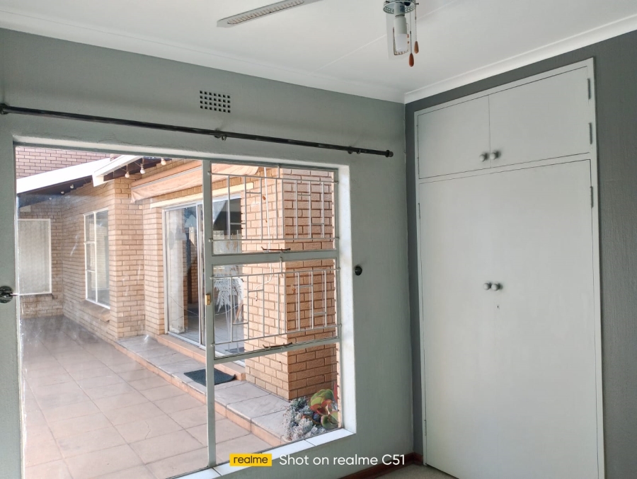 5 Bedroom Property for Sale in Sunward Park Gauteng