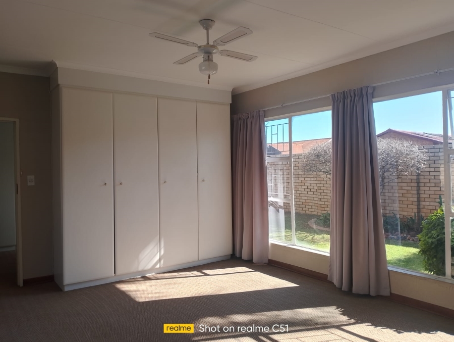 5 Bedroom Property for Sale in Sunward Park Gauteng