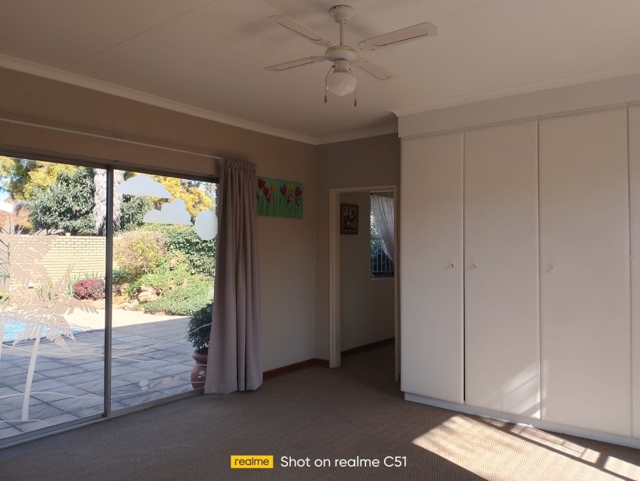 5 Bedroom Property for Sale in Sunward Park Gauteng