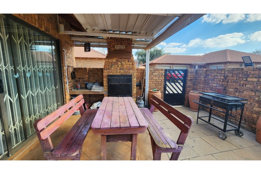 2 Bedroom Property for Sale in New State Areas Gauteng