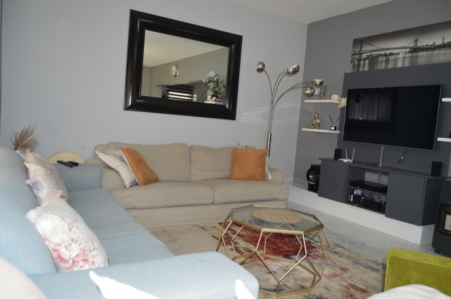 To Let 3 Bedroom Property for Rent in Greengate Gauteng