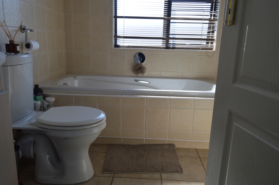 To Let 3 Bedroom Property for Rent in Greengate Gauteng